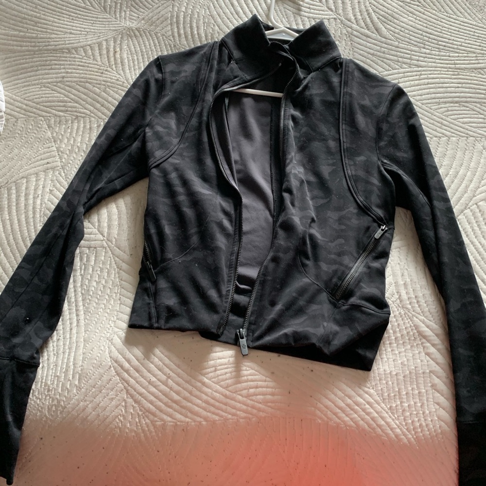 LULULEMON CROPPED JACKET
